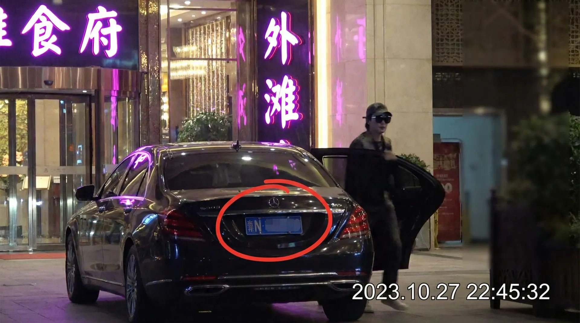 国产一线二线三线女装品牌::国产一线二线三线女装品牌免费观看-国产一线二线三线女装品牌交流社区 - 某明星深夜现身高档餐厅被拍